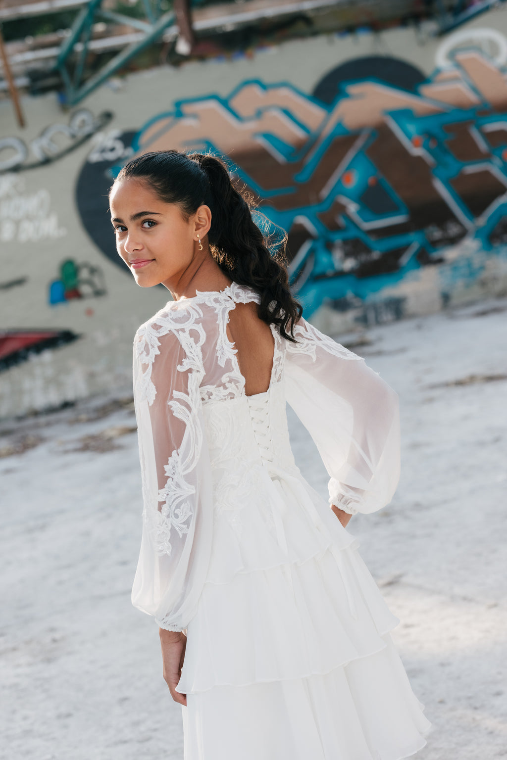 Konfirmationskjole Dahlia – chiffon og blonde