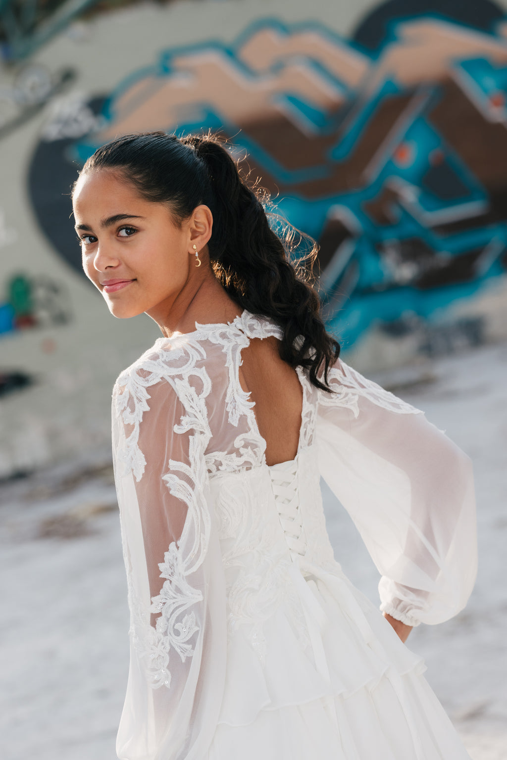 Konfirmationskjole Dahlia – chiffon og blonde
