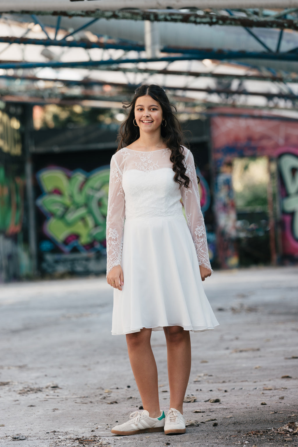 Konfirmationskjole Clara – chiffon og blonde