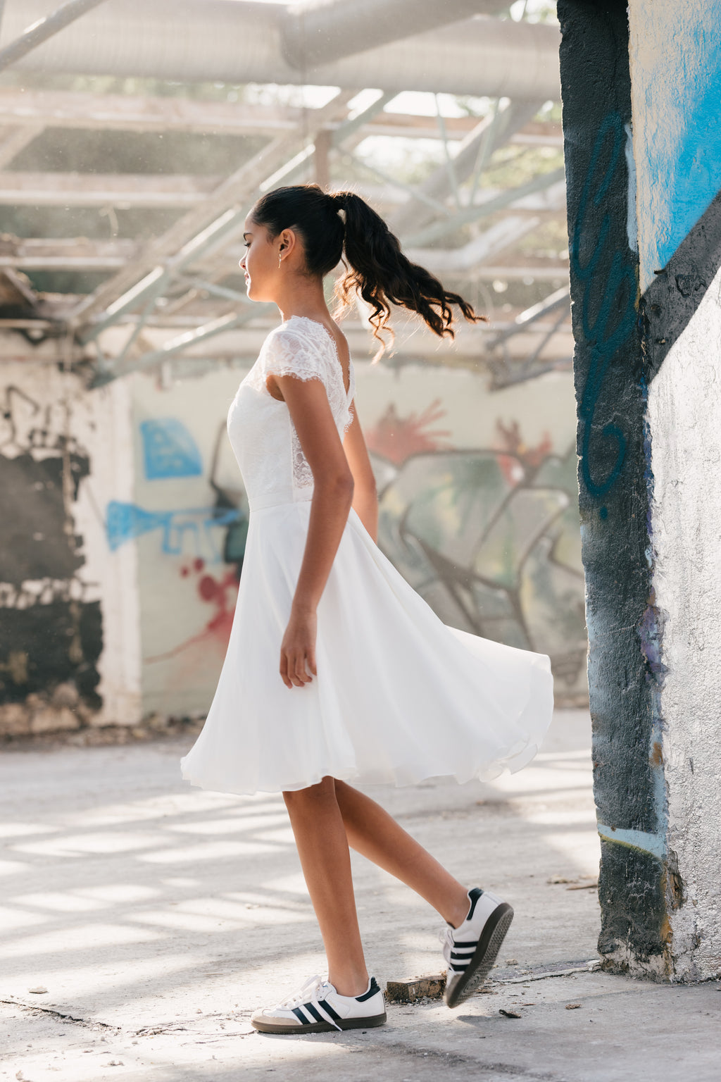 Konfirmationskjole Amelia – chiffon og blonde