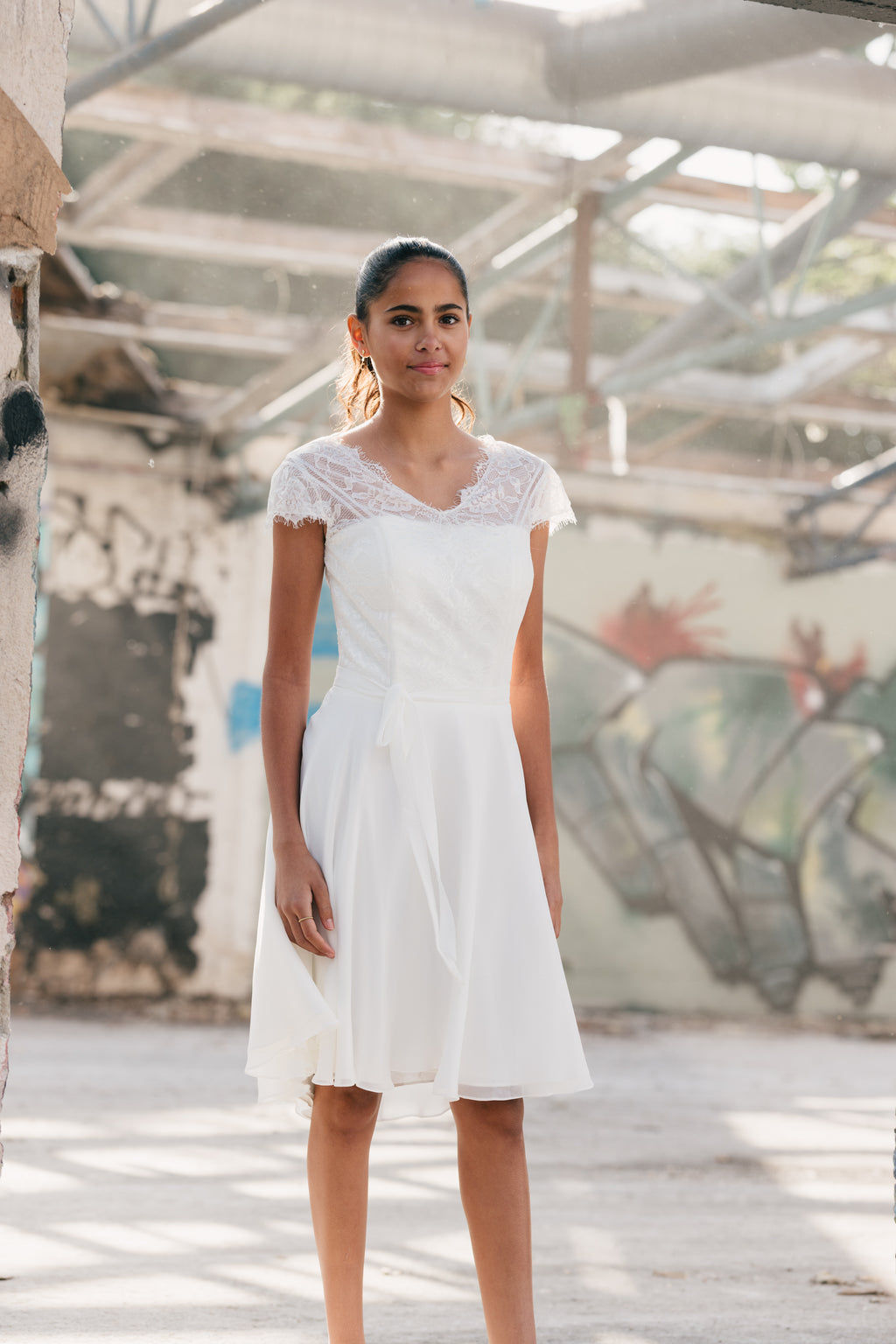 Konfirmationskjole Amelia – chiffon og blonde