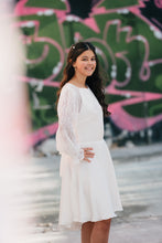 Konfirmationskjole Elina – chiffon og blondeærmer
